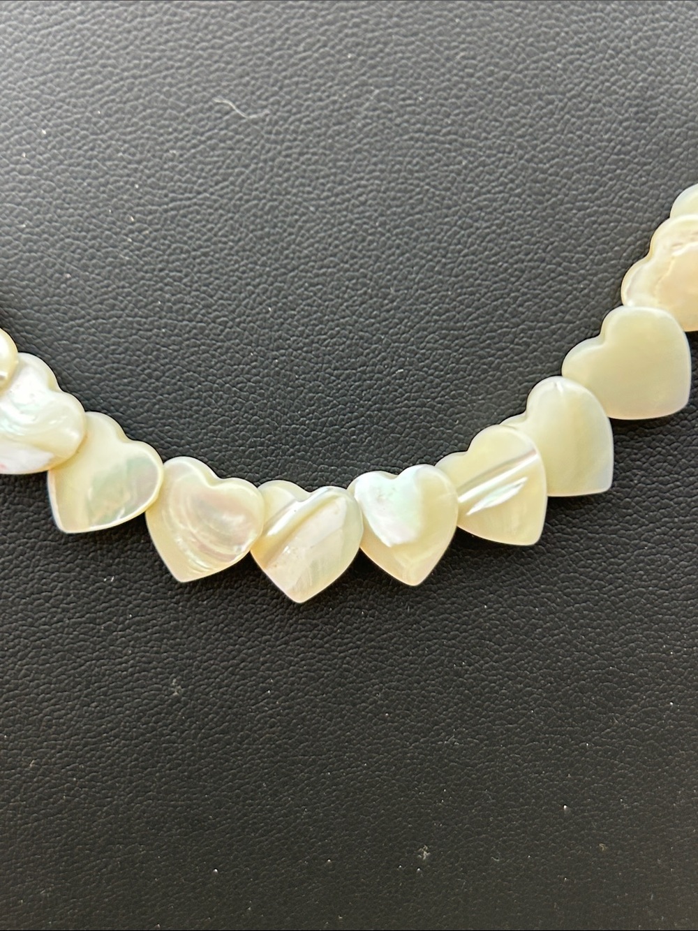 Vintage White Mother-of-Pearl Heart Bead Choker Necklace - Picture 5 of 8